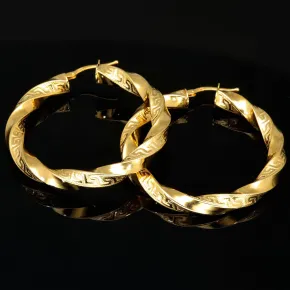 Funkelnde Twist-Creolen in edlem, fein gravierten Greco - Design aus hochwertigem 585er / 14K Gold