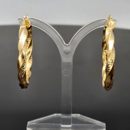 Funkelnde Twist-Creolen in edlem, fein gravierten Greco - Design aus hochwertigem 585er / 14K Gold