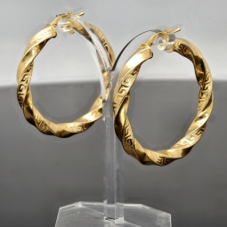 Funkelnde Twist-Creolen in edlem, fein gravierten Greco - Design aus hochwertigem 585er / 14K Gold