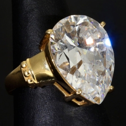 Prunkvoller Ring aus 585 / 14K Gold für Damen mit einem großen, funkelnden Zirkonia bestückt  (ca. 50-51 RG)
