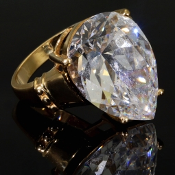Prunkvoller Ring aus 585 / 14K Gold für Damen mit einem großen, funkelnden Zirkonia bestückt  (ca. 50-51 RG)