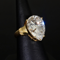 Prunkvoller Ring aus 585 / 14K Gold für Damen mit einem großen, funkelnden Zirkonia bestückt  (ca. 50-51 RG)