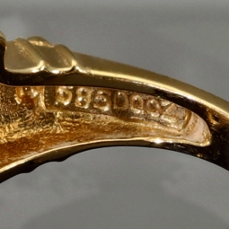 Prunkvoller Ring aus 585 / 14K Gold für Damen mit einem großen, funkelnden Zirkonia bestückt  (ca. 50-51 RG)