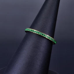 Trendiger Memoryring 585 14K Gold - Ring aus edlem Gelbgold mit funkelnden, grünen Zirkonia besetzt Ringgröße ca. 53