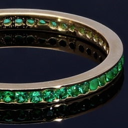 Trendiger Memoryring 585 14K Gold - Ring aus edlem Gelbgold mit funkelnden, grünen Zirkonia besetzt Ringgröße ca. 53