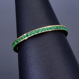 Trendiger Memoryring 585 14K Gold - Ring aus edlem Gelbgold mit funkelnden, grünen Zirkonia besetzt Ringgröße ca. 53