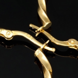Glänzend polierte Twist - Creolen aus edlem Gold (14K 585 Gelbgold)