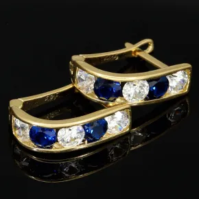 Stylische Ohrringe / Mini Creolen bestückt mit leuchtenden Zirkoniasteinen aus hochwertigen 585 / 14K Gold