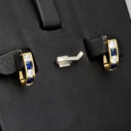 Stylische Ohrringe / Mini Creolen bestückt mit leuchtenden Zirkoniasteinen aus hochwertigen 585 / 14K Gold
