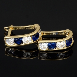 Stylische Ohrringe / Mini Creolen bestückt mit leuchtenden Zirkoniasteinen aus hochwertigen 585 / 14K Gold