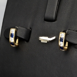 Stylische Ohrringe / Mini Creolen bestückt mit leuchtenden Zirkoniasteinen aus hochwertigen 585 / 14K Gold