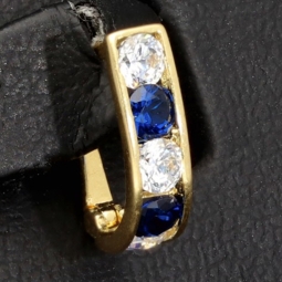 Stylische Ohrringe / Mini Creolen bestückt mit leuchtenden Zirkoniasteinen aus hochwertigen 585 / 14K Gold