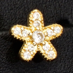 Edle Blumen-Ohrstecker in Blütenform (585er 14K) mit feinem, leuchtendem Zirkoniabesatz