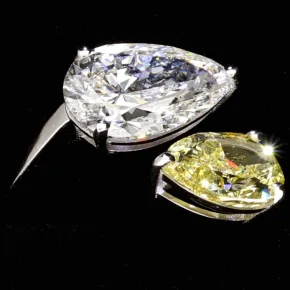 Exklusiver Ring für Damen mit 2 imposanten, tropfenförmigen, eingefassten Brillanten (Lab Grown Diamonds) aus massivem Gold (585 / 14K Weißgold) - ca. Ringgröße 56