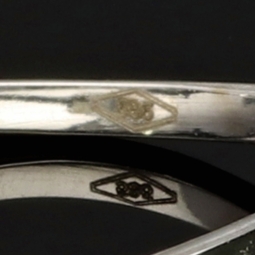 Exklusiver Ring für Damen mit 2 imposanten, tropfenförmigen, eingefassten Brillanten (Lab Grown Diamonds) aus massivem Gold (585 / 14K Weißgold) - ca. Ringgröße 56