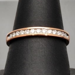 Exquisiter Ring für Damen mit 13 leuchtenden, eingefassten Brillanten (ca. 0,25 ct gesamt) aus massivem Gold (375 / 9K Roségold) - ca. Ringgröße 60