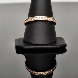 Exquisiter Ring für Damen mit 13 leuchtenden, eingefassten Brillanten (ca. 0,25 ct gesamt) aus massivem Gold (375 / 9K Roségold) - ca. Ringgröße 60
