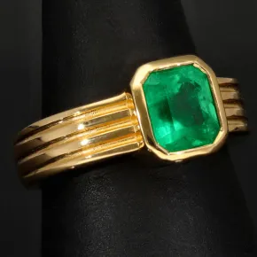 Außergewöhnlicher Ring aus hochwertigem Gelbgold (750, 18K Gold) mit einem beeindruckenden, leuchtenden, kolumbianischen Smaragd (ca. 1,83 ct.) - RG ca. 57