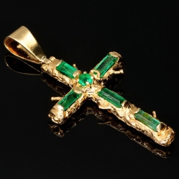 Exklusiver handgefertigter Kreuzanhänger aus 750er (18 Karat) Gold im kunstvollen Baumast-Optik mit sechs edlen Smaragden von ca. 1,3 ct. Gesamtgewicht