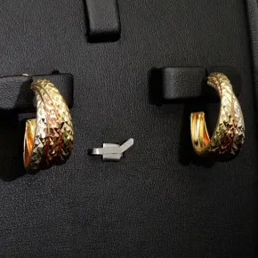 14 Karat (585) Tricolor Gold-Creolen mit edel facettierter Struktur (Gelbgold, Roségold und Weißgold)