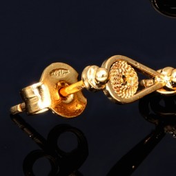 in feinster filigraner Handarbeit hergestelltes Smaragdschmuckset in 750er Gold 18k (Ohrringe + Anhänger) besetzt mit edlen Smaragdcabochonen