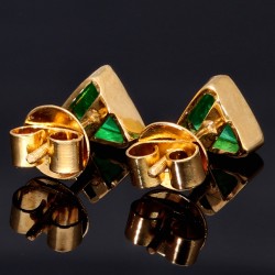 1 Paar handgearbeitete Smaragd-Ohrstecker aus 750er (18k) Gold