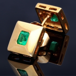Stilvolle, elegante, quadratische Ohrstecker mit 2 kolumbianischen Smaragden in 18K / 750 Gold gefasst
