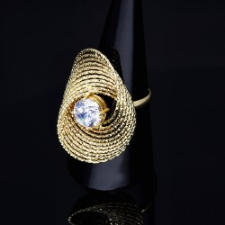 Designer - Ring für Damen aus 585er 14 Karat Gelbgold mit einem großen, eingefassten Zirkonia - Stein in Größe 58 - 59