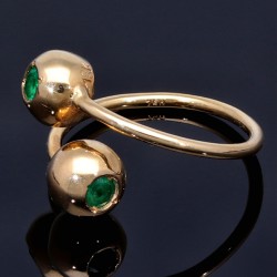 Außergewöhnlicher Designer Ring mit 2 runden, kolumbianischen Smaragden von insgesamt ca. 0,3ct. (RG ca. 53-55)
