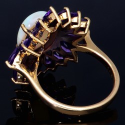 Wunderschöner Ring für Damen aus Gold (585 14K) im Design einer Blume in RG 54 - 55 mit 16 funkelnden Amethysten und einem großen Opal bestückt