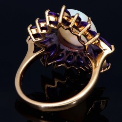 Wunderschöner Ring für Damen aus Gold (585 14K) im Design einer Blume in RG 54 - 55 mit 16 funkelnden Amethysten und einem großen Opal bestückt