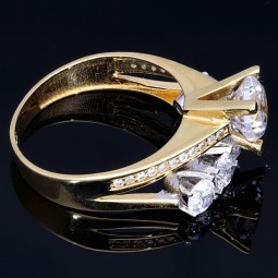 Ring für Damen in 14K / 585 Gold besetzt mit strahlenden Zirkonia - Steinen (ca. 58 RG)