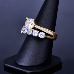 Ring für Damen in 14K / 585 Gold besetzt mit strahlenden Zirkonia - Steinen (ca. 58 RG)