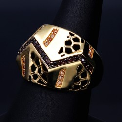 Prunkvoller Ring für Damen in futuristischem Design und weinroten Zirkoniasteinen in 585 14K Gelbgold in Ringgröße ca. 57