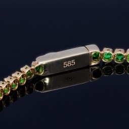 Glänzendes Tennisarmband mit leuchtenden, hellgrünen Zirkoniasteinen aus hochwertigem 585 14K Gold in (ca. 16 cm Länge)