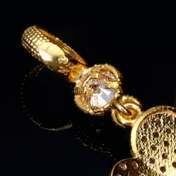 Imposanter und außergewöhnlicher Anhänger (Münzfassung) für Goldmünzen (Altin, Lira, Atatürk, Dukat) in 14k / 585 Gold mit filgranen Verzierungen, besetzt mit vielen kleinen Zirkoniasteinen