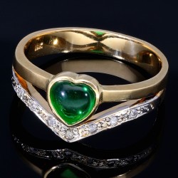 Eleganter Ring für Damen in 18K 750 Gold mit einem außergewöhnlich reinen Smaragd Cabochon in Herzform und 7 Diamanten